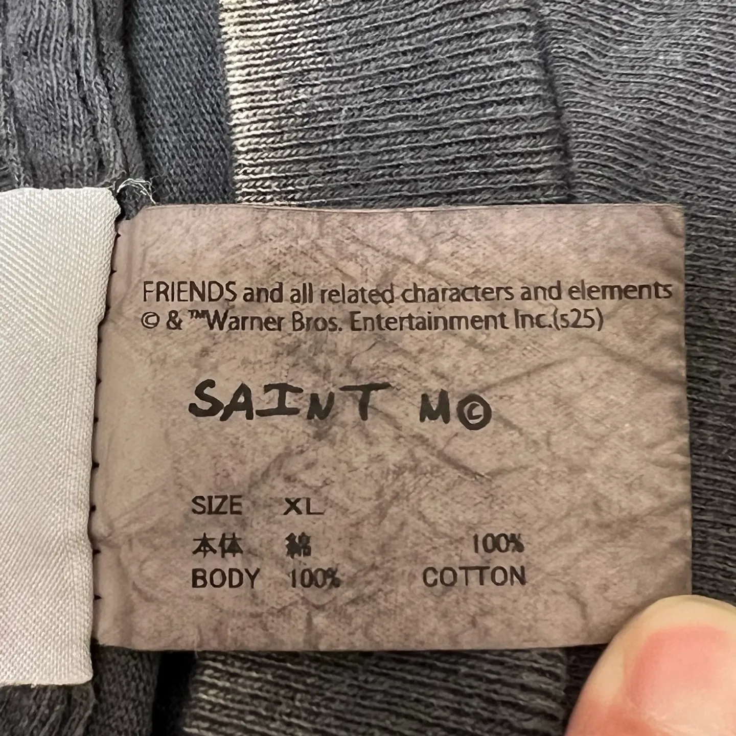 SAINT Mxxxxxx × FRIENDS FRD_SS TEE/FRIENDS/BLK Friends co-branded TEE. Black stills TEE. Washed black S-XL. The ceiling of American dramas. A must-have for sentiment. Asut ready-to-wear wash water and distressed treatment. Domestic top printing factory. God restored. Correct accessories. Friends co-branded wash.